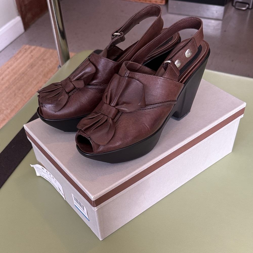 Marni Brown Peep-Toe Heels